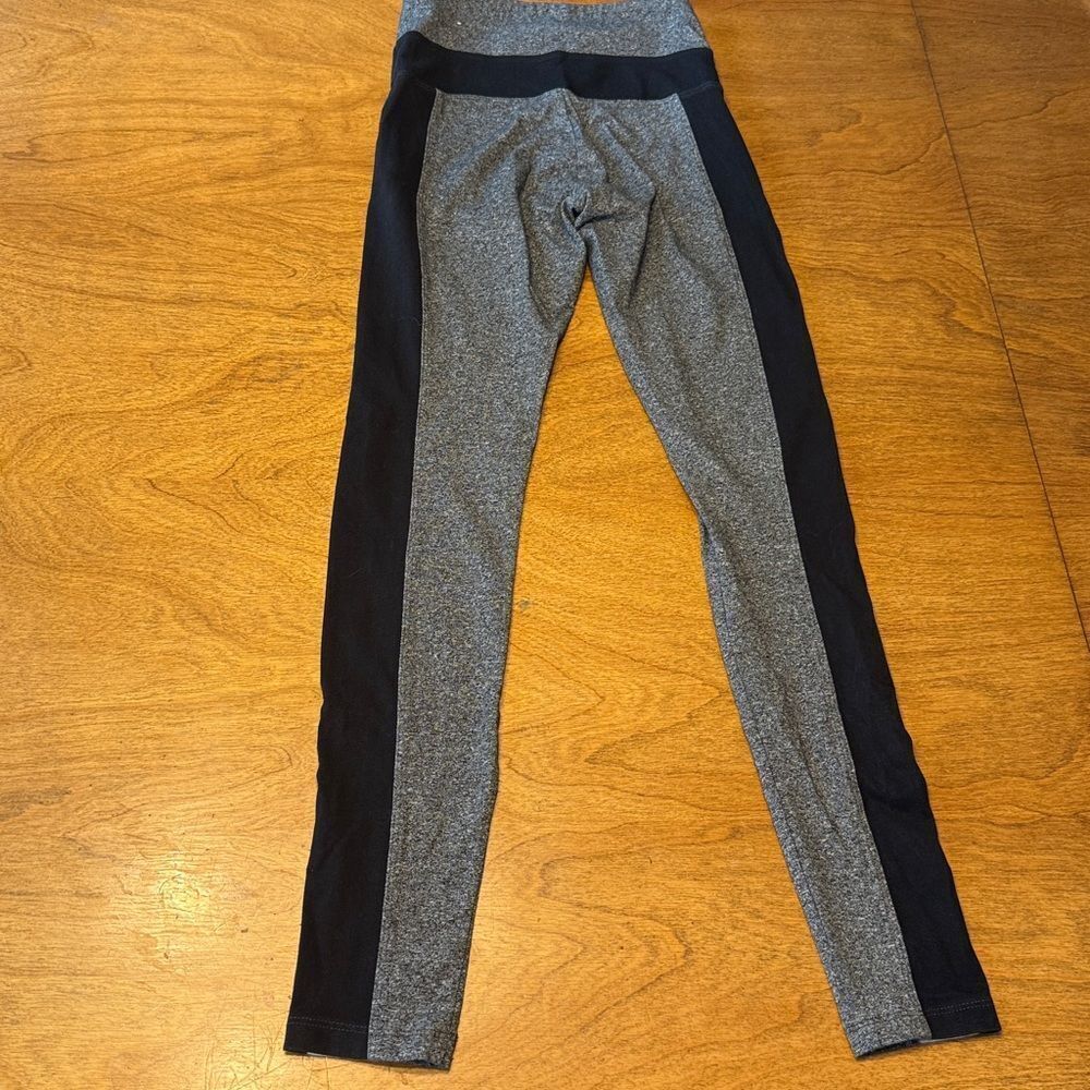 PINK Victoria's Secret Gray and Black Yoga Leggings - Picture 5 of 9